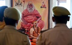 मोबाइल फोन पर क्या-क्या देखते हैं अविमुक्तेश्वरानंद सरस्वती? शंकराचार्य ने खुद बता दिया