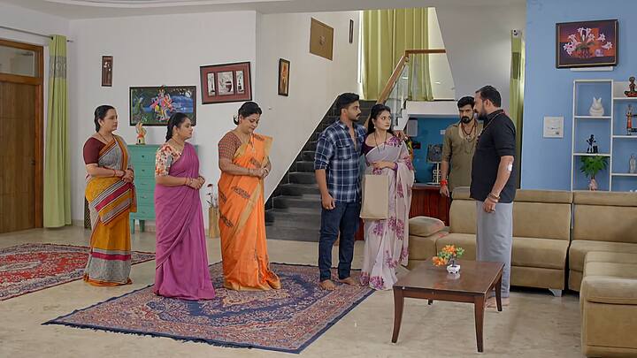 అటాక్ లు జరగడం మొదటిసారి కాదు చివరికాదు జరుగుతూ ఉంటాయ్ అని పనిమనిషితో అంటుంది క్రిష్ తల్లి. ఆ తర్వా హాస్పిటల్ నుంచి భర్తను తీసుకుని ఇంటికొస్తుంది సత్య.  నీ భార్య మమ్మల్ని చాలా మాటలందంటూ సత్యపై కంప్లైంట్స్ చేస్తారు క్రిష్ కుటుంబ సభ్యులు...