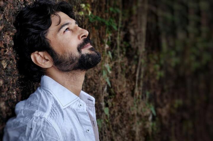 राजीव अपने पहले ही शो से रातोंरात स्टार बन गए थे. इसके बाद उन्होंने ‘क्या हादसा क्या हकीकत’, 'सच का सामना', 'टाइम बम 9/11', 'लेफ्ट राइट लेफ्ट' और 'रिपोर्ट्स' जैसे कई हिट टीवी शोज में काम किया.