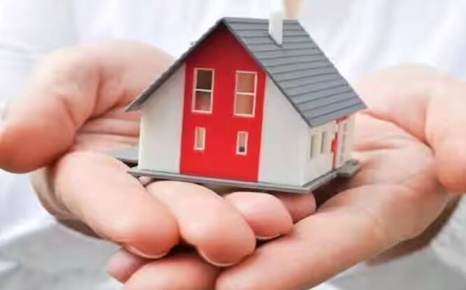 ਜੇਕਰ ਤੁਸੀਂ ਆਪਣਾ ਘਰ ਖਰੀਦਣਾ ਚਾਹੁੰਦੇ ਹੋ, ਤਾਂ ਤੁਸੀਂ ਆਪਣੇ PF ਖਾਤੇ ਦੇ ਬੈਲੇਂਸ ਦਾ 90% ਤੱਕ ਕਢਵਾ ਸਕਦੇ ਹੋ। ਪਰ ਇਸਦੇ ਲਈ 5 ਸਾਲ ਦੀ ਸਰਵਿਸ ਹੋਣੀ ਜ਼ਰੂਰੀ ਹੈ।