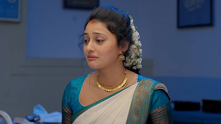 ఒకరు అటాక్ చేశారని మరొకరు పోటాపోటీగా వెళితే ఈ గొడవలు ఎప్పుడు సర్దుమణుగుతాయని అడుగితే..అంతే అని రిప్లై ఇస్తారు క్రిష్ తల్లి తండ్రి... ఇంతలో అక్కడకు వచ్చిన డాక్టర్ తో క్రిష్ ఆరోగ్యం గురించి ఆరాతీస్తుంది