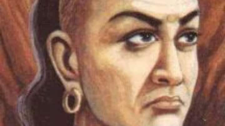 নিজের বাবা-মা ও ভাই-বোন ছাড়া কাউকে বিশ্বাস করবেন না। তাহলে ঠকতে হতে পারে।(ছবি সৌজন্য- এবিপি নিউজ)