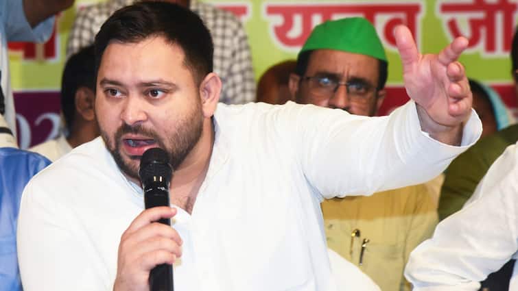 voter list revision Tejashwi Yadav on Election Commission source on names came of foreigners appearing 'ऐसे सूत्र को...', बिहार मतदाता सूची में विदेशियों के नाम पर तेजस्वी का विवादित बयान, चुनाव आयोग पर उठाए सवाल!