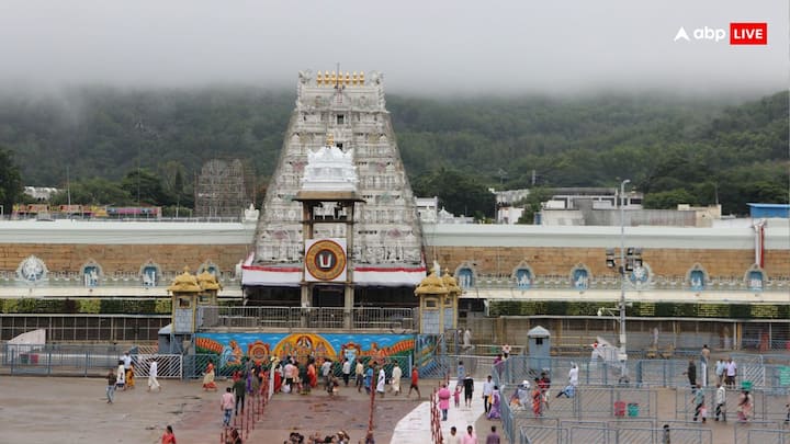 Tirupati Laddu Row: आंध्र प्रदेश के तिरुपति मंदिर के लड्डूओं में मिलावट का खुलासा हुआ है. प्रसाद में फिश ऑयल और जानवरों की चर्बी पाई गई है.