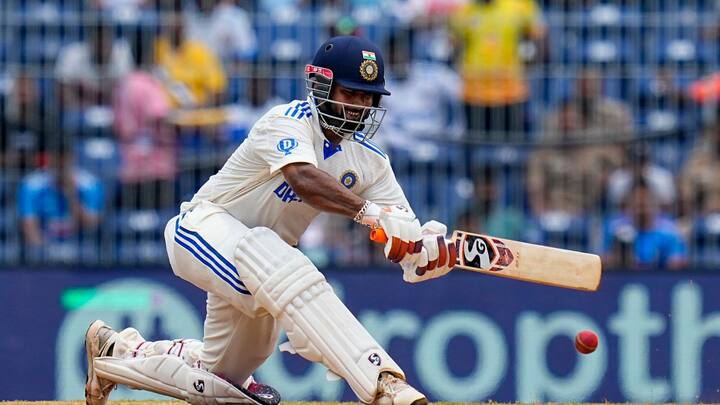 বাংলাদেশের বিরুদ্ধে প্রথম টেস্টে সেঞ্চুরি হাঁকালেন বাঁহাতি ব্যাটার-উইকেটরক্ষক। দ্বিতীয় ইনিংসে গিলের সঙ্গে অসাধারণ পার্টনারশিপের পাশাপাশি ১০৯ রানের ঝকঝকে ইনিংস খেললেন তিনি।