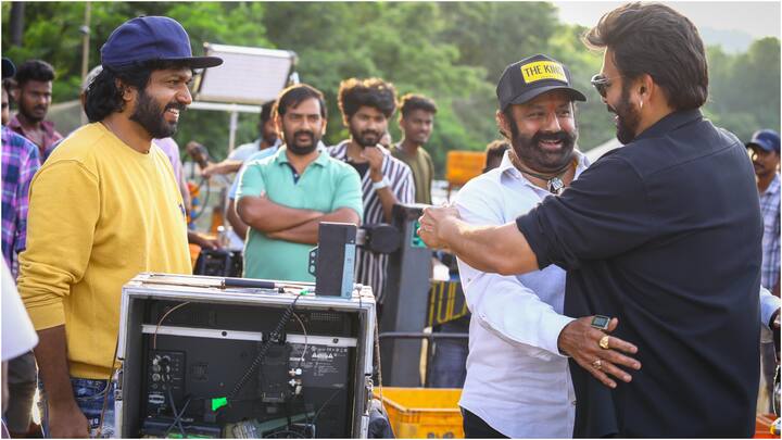 Balakrishna visits Venkatesh movie sets: విక్టరీ వెంకటేష్ హీరోగా అనిల్ రావిపూడి దర్శకత్వం వహిస్తున్న 'సంక్రాంతికి వస్తున్నాం' (ఇంకా టైటిల్ ఫిక్స్ చేయలేదు) సెట్స్‌లో సందడి చేశారు. ఆ ఫోటోలు చూడండి.