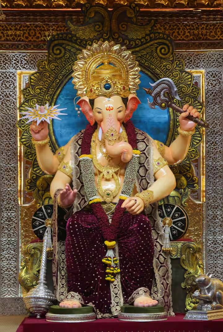 દાન કરવામાં આવેલી જ્વેલરીની શનિવારે (21 સપ્ટેમ્બર) મોડી સાંજે હરાજી કરવામાં આવશે.