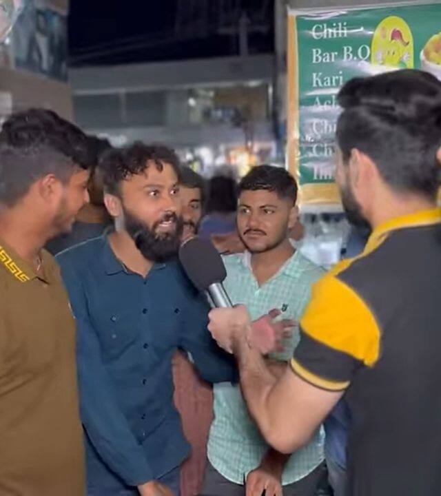 पाकिस्तान की आम जनता ने सवाल जवाब के दौरान सरकार और नेताओं से गुजारिश की कि पाकिस्तान की हिफाजत करो और आवाम को अच्छा मौका दो. लोगों ने कहा कि पाकिस्तान में कोई सुकून नहीं है. यहां पर तो एक वक्त की रोटी मिलना भी मुश्किल हो गया है.