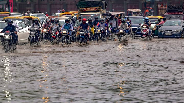 West Bengal Weather Update : বঙ্গোপসাগরে নতুন করে নিম্নচাপ তৈরির আশঙ্কা, দক্ষিণবঙ্গের কোথায় কোথায় বজ্রবিদ্যুৎ-সহ বৃষ্টির পূর্বাভাস ?