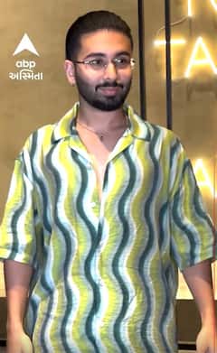 Orry Awatramani |  ઓરીએ ફરી મોબાઈલનું કવર બદલ્યું અને પછી બતાવ્યું ફોટોઝમાં