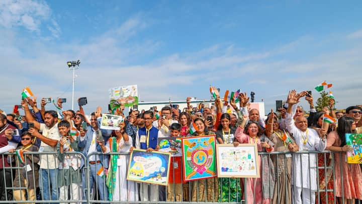 Members of the Indian community had gathered to meet PM Modi at the Philadelphia airport. (Image Source: PTI)