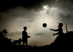 Durga Puja Weather : দুর্গাপুজোর আগেই বৃষ্টির অশনি সঙ্কেত, নিম্নচাপ তৈরির আশঙ্কা, বড় আপডেট আবহাওয়া দফতরের