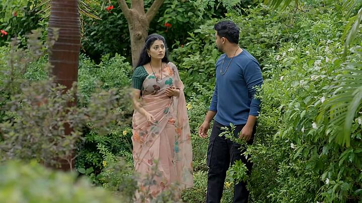 క్రిష్ ని వాకింగ్ తీసుకెళుతుంది సత్య.. నేను నడవాలి అంటే నీ చేయి నా చేతిలో ఉండాలంటాడు క్రిష్. అదేం కుదరదు అనేస్తుంది సత్య.. కానీ క్రిష్ తూలిపడబోతుంటే వెళ్లి పట్టుకుంటుంది..ఇద్దరూ నవ్వుకుంటారు