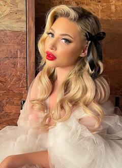 Pics Viral: ਮਸ਼ਹੂਰ ਮਾਡਲ ਦੀ ਗੰਦੀ ਹਰਕਤ, ਜਨਤਕ ਸਮਾਗਮ ਦੌਰਾਨ ਉਤਾਰਿਆ ਟੌਪ, ਫਿਰ...