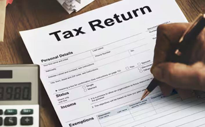 ਇਸ ਤੋਂ ਇਲਾਵਾ ਹੁਣ ਜਦੋਂ ਇਨਕਮ ਟੈਕਸ ਰਿਟਰਨ ਫਾਈਲ ਕੀਤੀ ਜਾਂਦੀ ਹੈ। ਉੱਥੇ ਤੁਹਾਨੂੰ ਪੈਨ ਕਾਰਡ ਦੀ ਵੀ ਲੋੜ ਹੈ। ਇਸ ਤੋਂ ਬਿਨਾਂ ਤੁਹਾਡਾ ਕੰਮ ਨਹੀਂ ਹੋ ਸਕਦਾ।