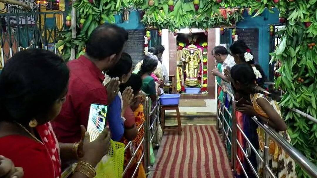 Puratasi First Saturday Devotees perform special worship at Theni Perumal Temples - TNN புரட்டாசி முதல் சனிக்கிழமை; தேனி பெருமாள் கோயில்களில் பக்தர்கள் சிறப்பு வழிபாடு