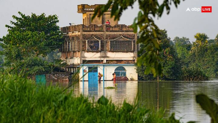 पूर्वी राजस्थान में कहीं-कहीं मेघ गर्जन के साथ हल्की बारिश होने की संभावना है. मौसम विभाग के अनुसार पश्चिमी राजस्थान के अधिकांश भागों में मौसम आमतौर पर शुष्क रहने की संभावना है. केवल छुटपुट स्थानों पर ही हल्की बारिश हो सकती है.