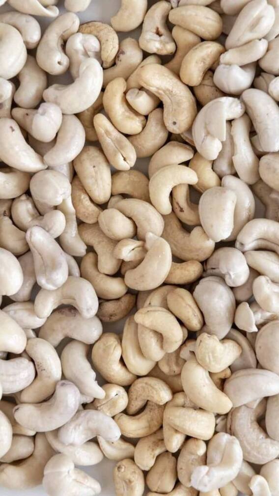 Soaked Cashews Vs. Unsoaked Cashews: Which Is Better?