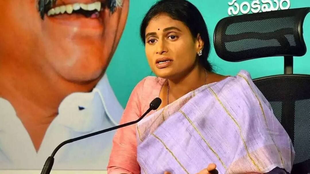 Tirumala Laddu: గవర్నర్ ను కలిసిన షర్మిల, తిరుపతి లడ్డూ వివాదంపై సీబీఐ విచారణ చేపట్టాలని రిక్వెస్ట్ YS Sharmila met governor Abdul Nazeer to ask for CBI enquiry over Tirupati Laddu Issue Tirumala Laddu: గవర్నర్ ను కలిసిన షర్మిల, తిరుపతి లడ్డూ వివాదంపై సీబీఐ విచారణ చేపట్టాలని రిక్వెస్ట్