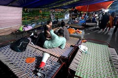 RG Kar News: জুনিয়র ডাক্তারদের ধর্না শেষ হতেই স্লোগানে আলকাতরার প্রলেপ! বেনজির এক দৃশ্য!