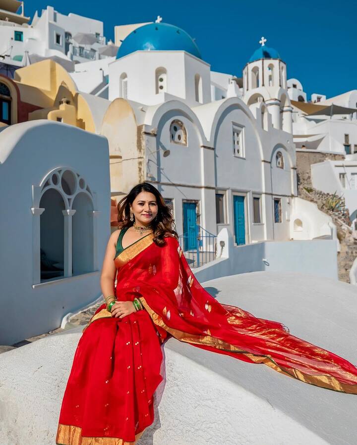 బర్త్ డే సెలబ్రేషన్స్ కోసం తబితా సుకుమార్ గ్రీస్ వెళ్లారు. ఫ్యామిలీ ఫ్రెండ్స్ అతి కొద్ది మందితో పాటు పిల్లలు కూడా ఆవిడతో ఉన్నారని తెలిసింది. పుట్టినరోజు సందర్భంగా చీర కట్టి గ్రీస్ లో ఇలా సందడి చేశారు తబితా సుకుమార్. (Image Courtesy: thabitha_sukumar / Instagram)