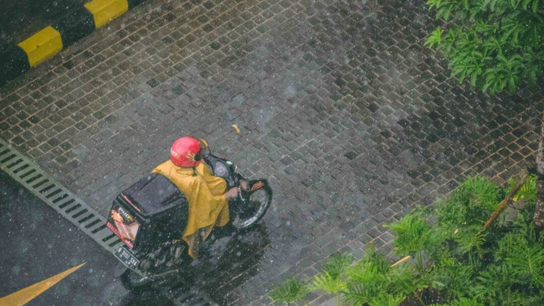 Delivery Worker In China Dies After 18-Hour Shift, A Month After Suffering A Leg Fracture Delivery Worker In China Dies After 18-Hour Shift, A Month After Suffering A Leg Fracture Delivery Worker In China Dies After 18-Hour Shift, A Month After Suffering A Leg Fracture