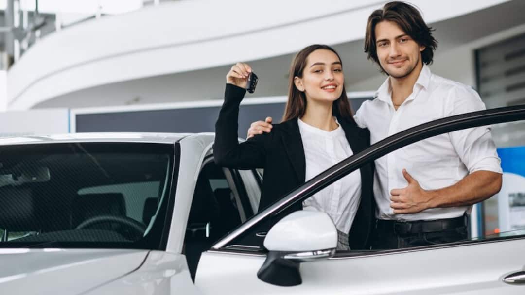 Car Loan How to buy four vehicle in Lower income EMI Guide Festive Season Offers know details कम से कम कितनी सैलरी पर मिल जाएगा कार लोन? फेस्टिव सीजन पर अपनी फैमिली को दें गाड़ी का तोहफा