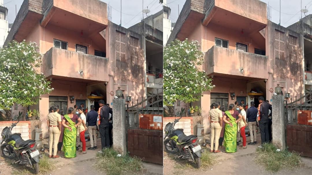 Pune Crime News person was killed in front of 3 daughters and his wife The information about the involvement of the husband in the murder is revealed Pune Crime News: मध्यरात्री दरवाजा ठोठावला...; 3 मुलीसमोरच व्यक्तीची निर्घृण खून, तपासात पत्नी निघाली दोषी, अनैतिक संबंधांना अडथळा ठरलेल्या पतीला धाडलं यमसदनी