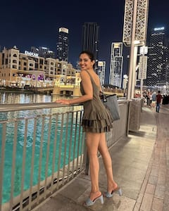 Malvika Sharma: దుబాయ్‌లో మాళవిక శర్మ... చిన్న గౌను వేసిన అందాల భామ