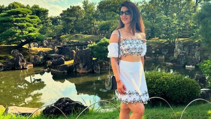 Mehreen Pirzada Photos: ఫస్ట్ మూవీలో పద్ధతిగా కనిపించిన మెహరీన్... ఆ తర్వాత ఇండస్ట్రీలో పోటీని తట్టుకోవాలంటే రూట్ మార్చాల్సిందే అని డిసైడైంది..అందుకే లుక్ మొత్తం మార్చేసింది...