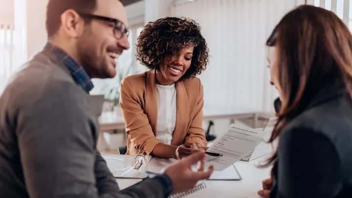 हे लोक कलाप्रेमींकडे आणि सौंदर्याकडे लवकर आकर्षित होतात. 6, 15 किंवा 24 जन्मतारखेच्या व्यक्ती फार रोमँटिक देखील असतात.