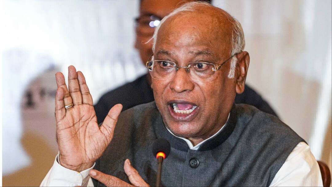 जम्मू-कश्मीर चुनाव: कांग्रेस ने किया बड़ा फेरबदल, MK भारद्वाज और भानु महाजन को दी बड़ी जिम्मेदारी congress appoints mk bhardwaj bhanu mahajan as working presidents of jammu and kashmir जम्मू-कश्मीर चुनाव: कांग्रेस ने किया बड़ा फेरबदल, MK भारद्वाज और भानु महाजन को दी बड़ी जिम्मेदारी