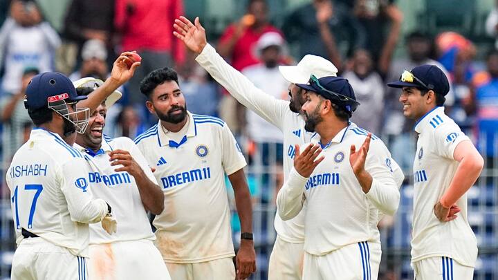 வங்கதேச அணிக்கு எதிரான டெஸ்ட் போட்டியில் 6 விக்கெட்டுகள் எடுத்து  37 வது முறையாக 5 விக்கெட்டுகள் எடுத்த வீரர் என்ற சாதனையை செய்தார் அஸ்வின். இதன் மூலம் ஷேன் வார்னே சாதனையை சமன் செய்துள்ளார்.