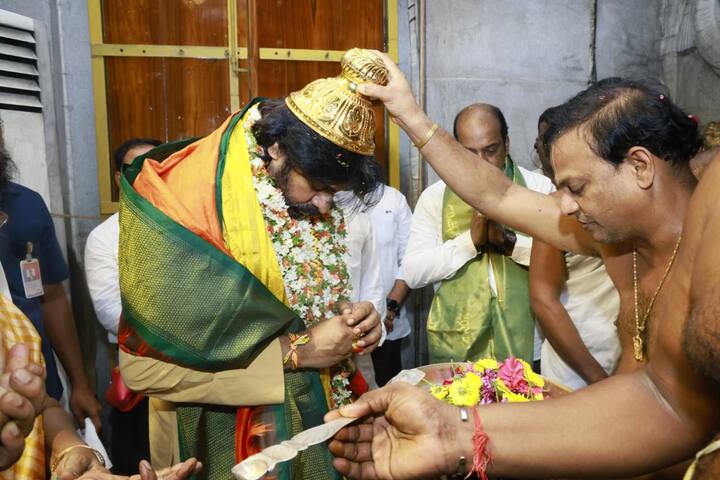 గుంటూరు జిల్లా నంబూరులోని దశావతార వేంకటేశ్వరస్వామి ఆలయంలో దీక్ష చేపట్టారు. అంతకుముందు ఆయన స్వామివారికి ప్రత్యేక పూజలు చేశారు.