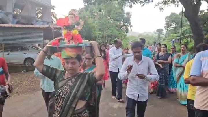 गणपती बाप्पांचे विसर्जन झाल्यानंतर कोकणात साखर चौथ गणेशोत्सव साजरा करण्याची पद्धत आहे. यावेळी, गणपती बाप्पांचे वाजत गाजत घरी स्वागत केले जाते.