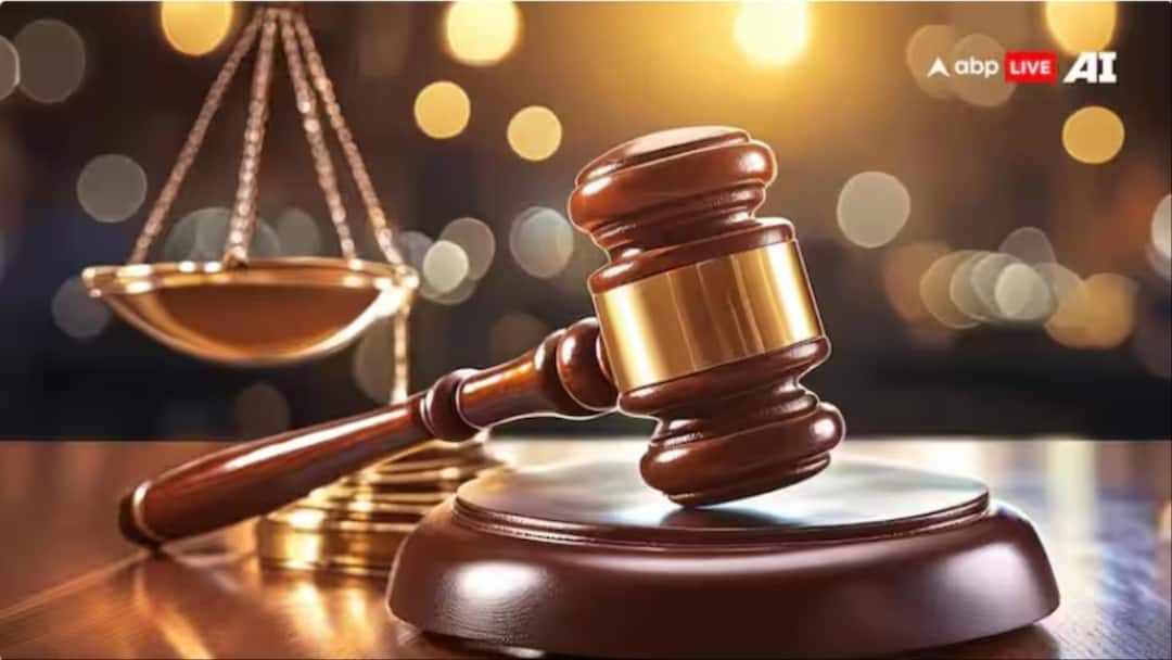 500 रुपये रिश्वत लेना पड़ा महंगा, 6 साल बाद रिटायर्ड कांस्टेबल को मिली 5 साल की सजा, 20 गुना जुर्माना भी लगा Gujarat court sentence Five year imprisonment to retired police constable who demanded bribe for passport verification 500 रुपये रिश्वत लेना पड़ा महंगा, 6 साल बाद रिटायर्ड कांस्टेबल को मिली 5 साल की सजा, 20 गुना जुर्माना भी लगा