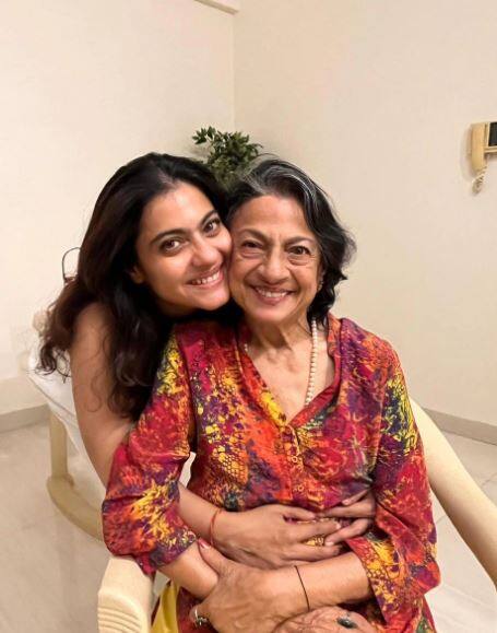 23 सितंबर 1943 को मुंबई में तनुजा सामर्थ का जन्म हुआ. 1973 में तनुजा ने सोमू मुखर्जी से शादी की थी जिनसे उन्हें दो बेटियां काजोल और तनीषा मुखर्जी हैं.