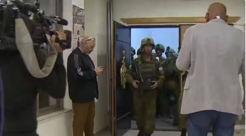 al jazeera israeli army locked al jazeeras office immediately stopped broadcasting Al Jazeera: 'ਕੈਮਰੇ ਚੱਕੋ ਤੇ ਨਿਕਲ ਜਾਓ', ਇਜ਼ਰਾਈਲੀ ਫ਼ੌਜ ਨੇ ਅਲ ਜਜ਼ੀਰਾ ਦੇ ਦਫ਼ਤਰ 'ਤੇ ਮਾਰਿਆ ਛਾਪਾ, ਪ੍ਰਸਾਰਣ 'ਤੇ ਲਾਈ ਪਾਬੰਦੀ