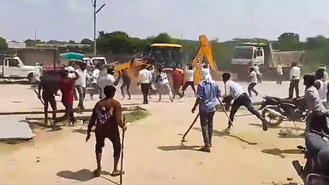 Ajmer News 1 Killed 2 Injured During Clash Between 2 Groups Due To Land Dispute JCB Bulldozer Set On Fire Rajasthan News Ajmer: 1 Killed, 2 Injured During Clash Between 2 Groups Due To Land Dispute, JCB Set On Fire