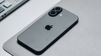 iPhone 16 can under Rs 55000 on Flipkart check the offers and discounts iPhone 16 Offers: আইফোন ১৬- র দামে দুর্দান্ত অফার, কোথায় পাবেন এই ব্যাপক ছাড়? দাম কতটা কমছে?