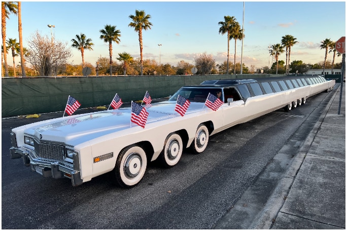 World Longest Car: स्विमिंग पूल, थिएटर, हेलीपैड, ये कार नहीं चलता-फिरता महल; फीचर्स जान रह जाएंगे दंग