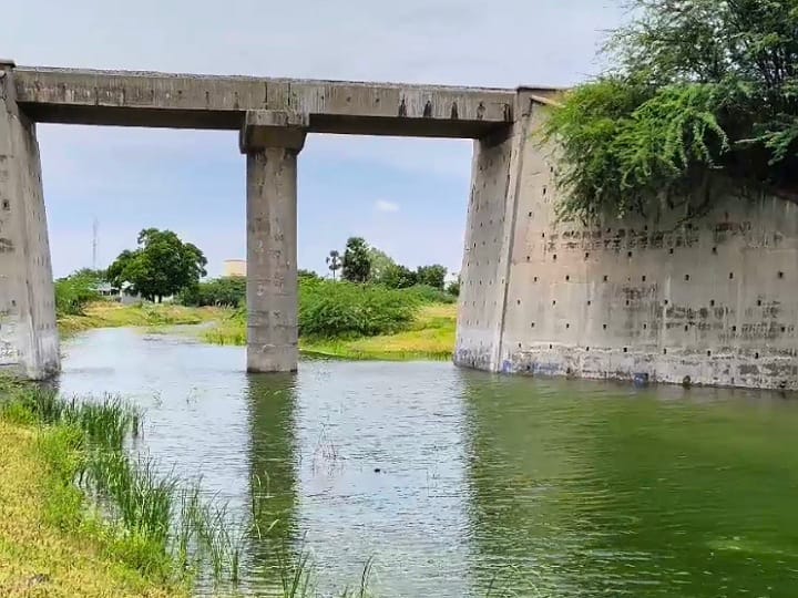 கரூர் அருகே தனியார் நிறுவனத்திலிருந்து வெளியேறும் கழிவு நீரால் நீர் ஆதாரங்கள் மாசு