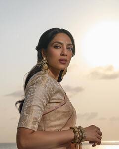 Sobhita Dhulipala : ట్రెడీషనల్​ లుక్​లో నాగార్జునకు కాబోయే కోడలు.. శోభితా ధూళిపాల బీచ్​లో అలా.. రూమ్​లో ఇలా