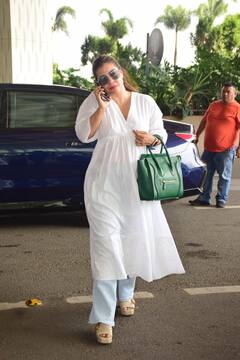 व्हाइट सूट, आंखों पर चश्मा...एयरपोर्ट पर काजोल का दिखा सिंपल अंदाज, लोगों को याद आई ‘कुछ कुछ होता है’ की अंजलि