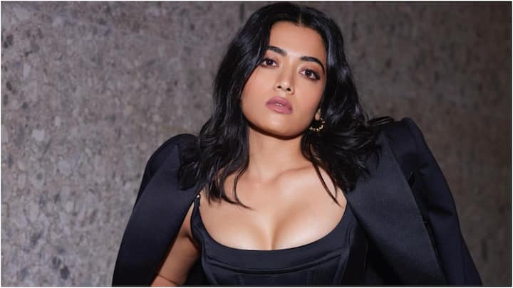 Rashmika Mandanna Instagram: గ్లామర్ షో చేయడంలో నేషనల్ క్రష్ రష్మికది సపరేట్ స్టైల్. ఆవిడ ఎక్స్‌పోజింగ్ చేసినట్టు ఉండదు. మోడ్రన్ డ్రస్సులు కూడా చాలా పద్ధతిగా వేస్తారు. ఆ ఫోటోలు ఒక్కసారి చూడండి. 