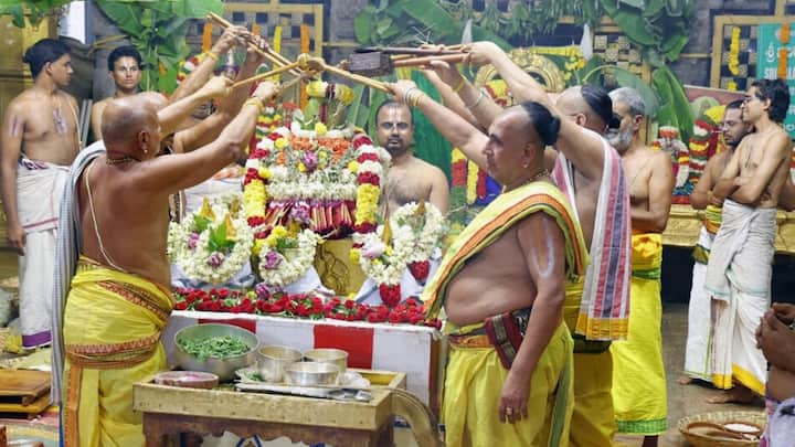 साल 2023-24 के दौरान ही मंदिर ने 1031 किलोग्राम से भी ज्यादा का सोना जमा कर इतिहास रच दिया है. 3 सालों के अंदर अलग-अलग बैंकों में 4000 किलो से भी ज्यादा का सोना एकत्रित किया गया, जिससे तिरुपति बालाजी के ट्रस्ट टीटीडी का सोने का भंडार 11329 किलोग्राम हो गया.