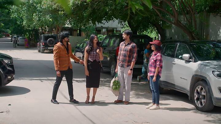 మరి అనామిక కుట్రను కావ్య పసిగడుతుందా? నిండా మునిగాక మేల్కొంటుందా? తన అత్తింటివారికి తనకు తెలియకుండా ద్రోహం చేస్తున్నానని ఎప్పుడు గుర్తిస్తుంది? దుగ్గిరాల వారి కుటుంబం కావ్యను మళ్లీ అపార్థం చేసుకోకతప్పదా?