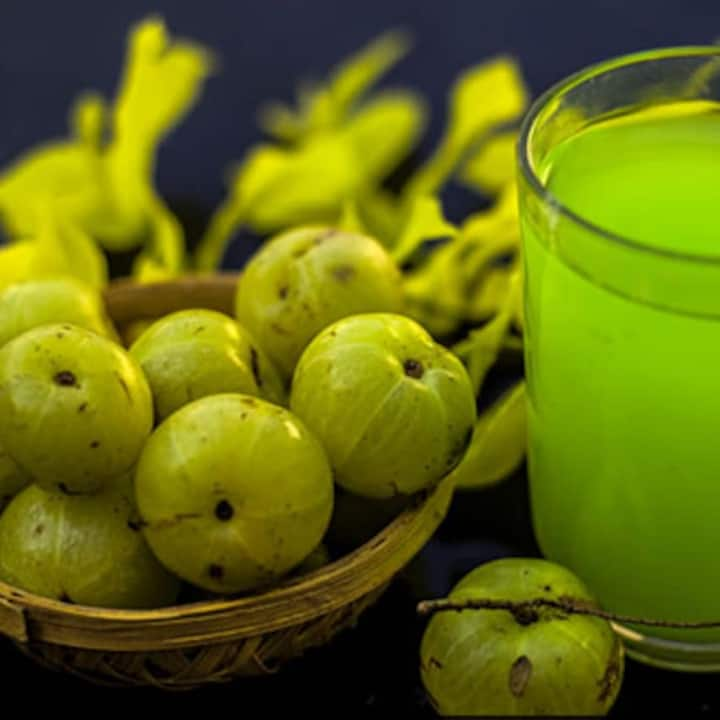 Therefore, if there is a complaint of burning sensation or cramps in the stomach, then using dried gooseberry gives a lot of relief.