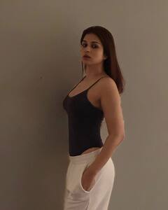 Shraddha Das: સાઉથ એક્ટ્રેસ શ્રદ્ધા દાસનો ફરી જોવા મળ્યો બોલ્ડ અંદાજ, ઈન્સ્ટા પર શેર કરી તસવીરો