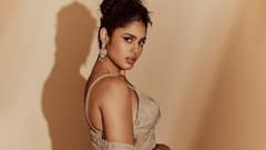 Faria Abdullah : శారీలో ఫరియా హాట్ ఫోజులు.. గ్లామర్ డోస్ పెంచేస్తోన్న హీరోయిన్